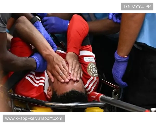 世界级门将深夜练习反应扑救，社媒称其“扑救机器”