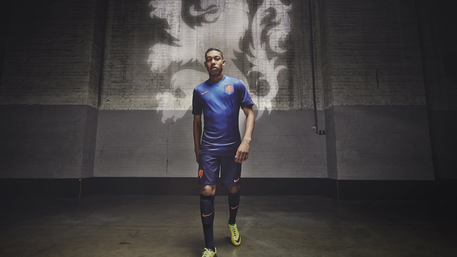 开云体育在线登入-LOL明星战队宣传片上线引发刷屏，lol明星表演赛完整版